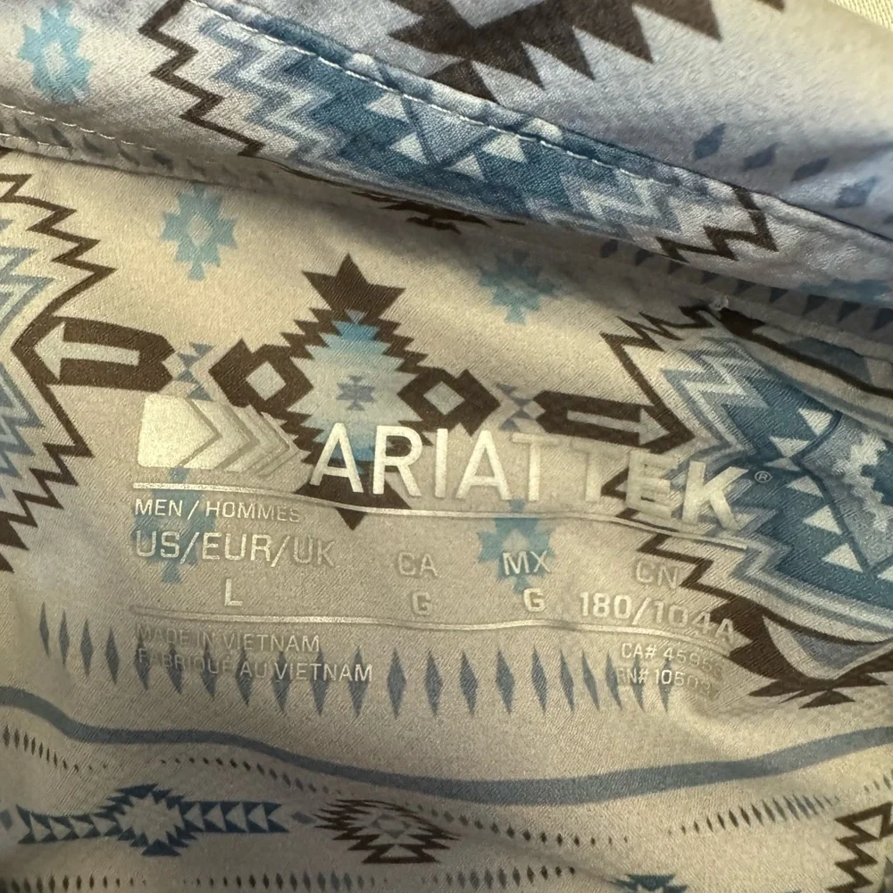 Ariat Size Large Vented Outbound Moon Mist Aztec Button Down Classic Shirt‎